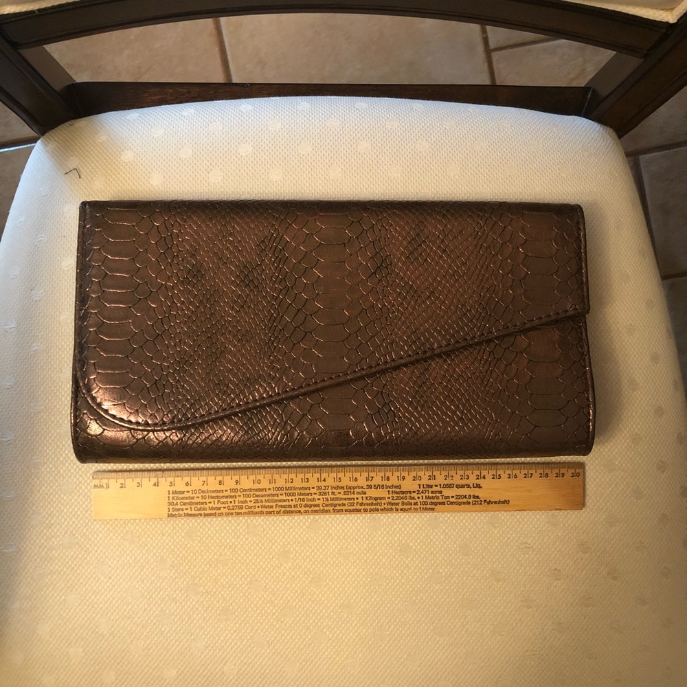 Bronze clutch